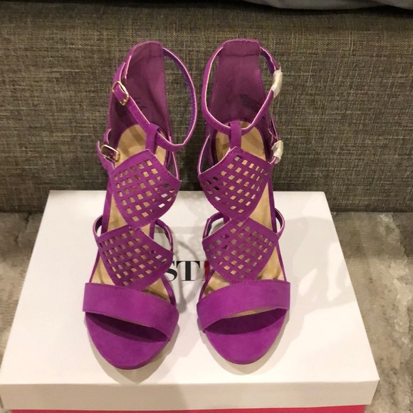 NIB Women’s High Heel Purple Sandals Sz 6.5 - Picture 2 of 5